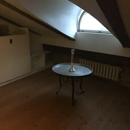 Vene 12a With Balcony